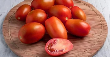 Tomatoes (टमाटर)